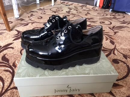 Женские лаковые ботинки