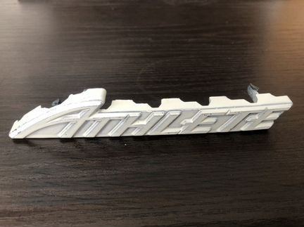 Шильдик на решетку радиатора Toyota Crown 171