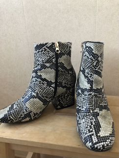Ботильоны с эффектом змеиной кожи
