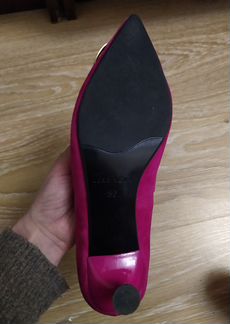 Кожаные туфли с акцентным золотистым декором