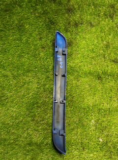 Молдинг переднего бампера Nissan Tiida C11