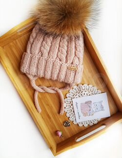 Зимняя шапка с помпоном