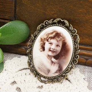 Брошь Девочка Винтажное Фото Сепия фарфор деколь