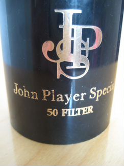 Круглая коробка от сигарет John Player Special