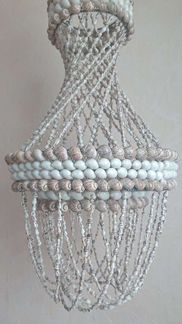 Люстра из морских ракушек