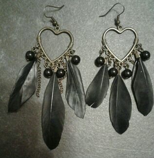 Серьги с перьями в отличном состоянии