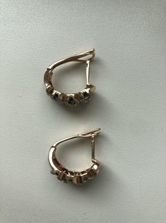 Золотые серьги с сапфирами и бриллиантами.Вес 8,9г