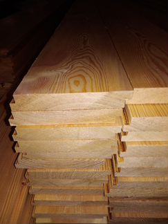 Доска с четвертью строганая из лиственницы аб