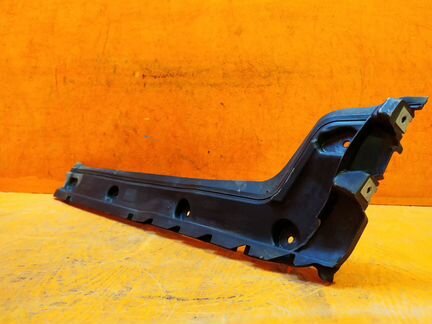 Кронштейн накладки двери багажника правый Ford