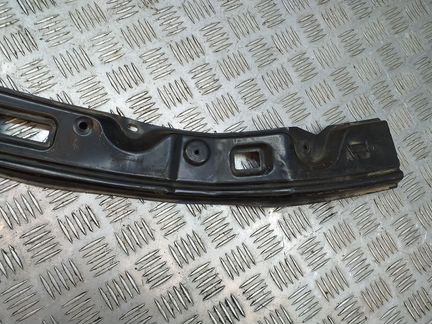 Усилитель бампера Toyota Land Cruiser 200