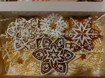 Праздничные пряники в подарочных упаковках