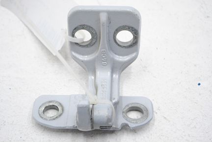 Петля двери задняя правая нижняя Discovery Sport