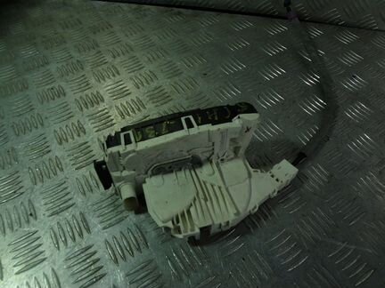 Замок двери задней левой Мерседес 204 212 218