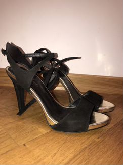 Босоножки на каблуке