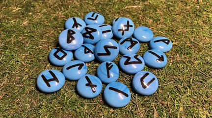 Руны из стекла ручной работы