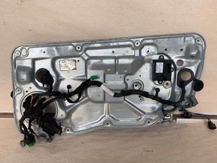 Стеклоподъемник передний правый Volvo V70 II 3.0