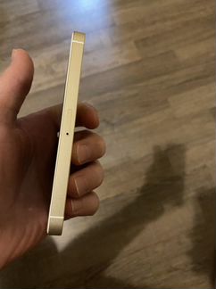 Телефон iPhone SE