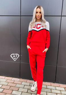 Модный вязаный костюм