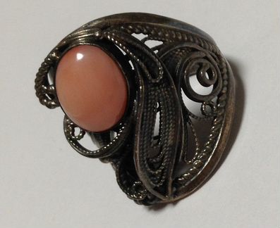 Серебряное кольцо с кораллом