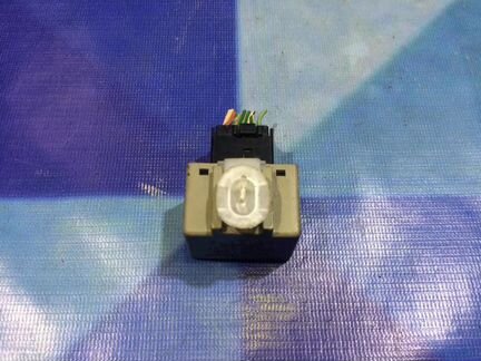 Блок реле Тойота Авенсис Т250