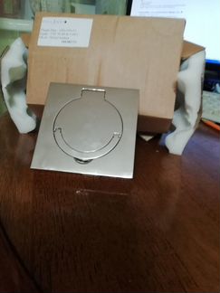 Розетка с лючком IP44 напольная Франция 