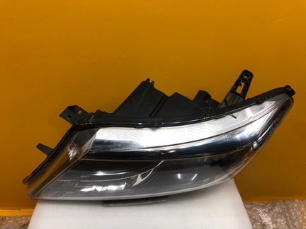 Фара левая Nissan Pathfinder R52 2012-2017