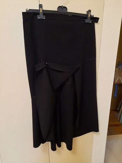 Юбка черная с разрезом