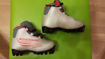 Детские лыжные ботинки