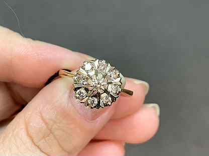 Серьги малинка мэюз. Золотые серьги малинки. Малинки с бриллиантами на авито. Кольцо малинка 9 камней. Серьги малинка с якутскими бриллиантами.