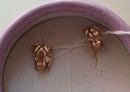 Золотые серьги лягушки