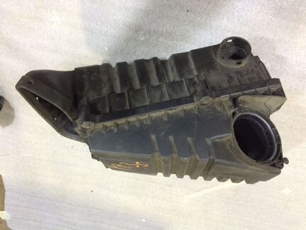 Корпус воздушного фильтра 1k0129607b VW Passat B6