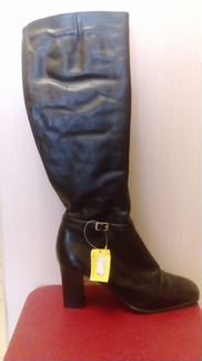 Высокие зимние сапоги. Новые. Италия