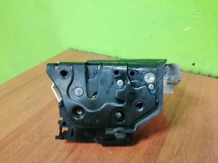 Замок двери задний правый Ауди Ку7 Audi Q7