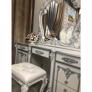 Стол туалетный