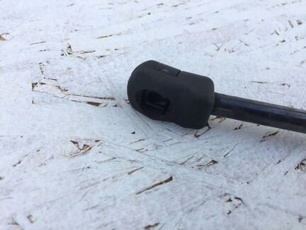 Амортизатор капота передний Volkswagen Passat B7