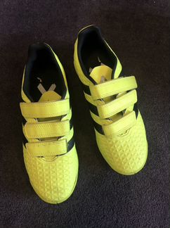 Бутсы Adidas. 36,5 рр, лимонные