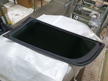 Стекло боковое Mercedes Benz V class A4476733205