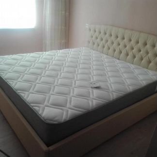 Кровать с подъемным механизмом