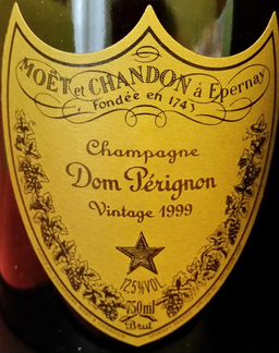 Продаю значок группы Аукцыон а бутылка dom perigno