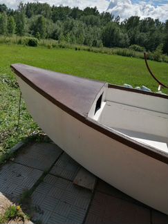 Лодка весельная