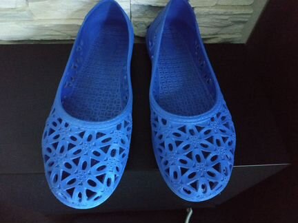 Пляжные резиновые тапочки