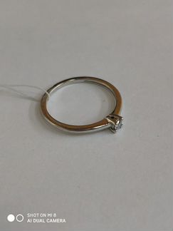 Золотое кольцо с бриллиантом