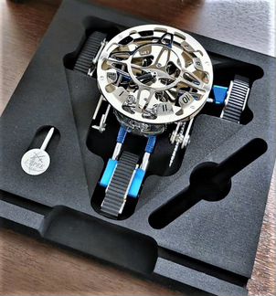 Настольные часы MB&F Grant Blue