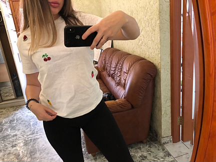 Футболка с аппликациями
