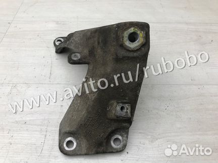 Кронштейн двигателя правый правый Audi A8 D3 BHT