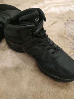 Кроссовки для танцев