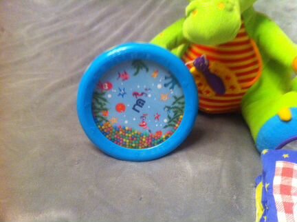 Игрушки дракоша, книги, расческа и погремушка