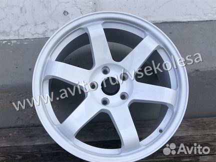 Комплект новых дисков R18 Vossen Rota white
