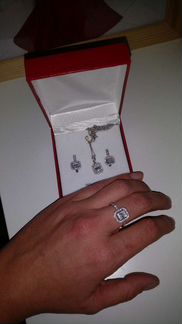 Ювелирный набор (кольцо, серьги, подвеска с цепочк