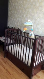 Детская кровать с маятником